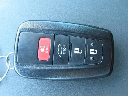 Used 2021 Toyota Highlander Limited FWD image 32