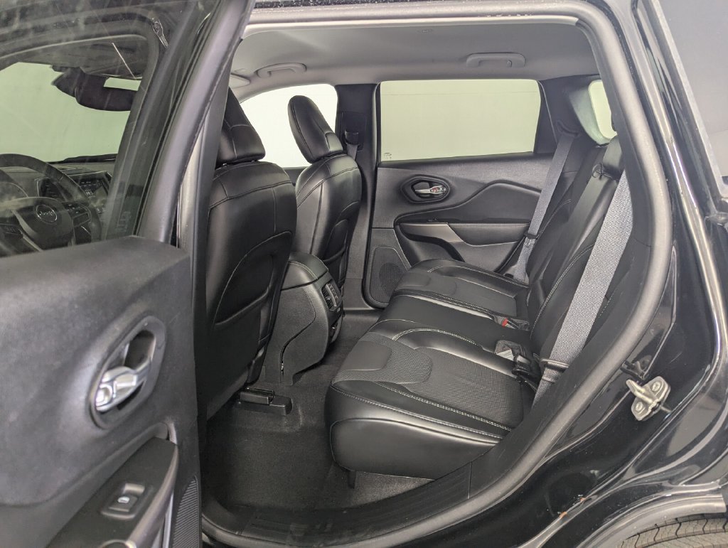 Used 2021 Jeep Cherokee Latitude Lux w/ Comfort/Convenience Group FWD image 22