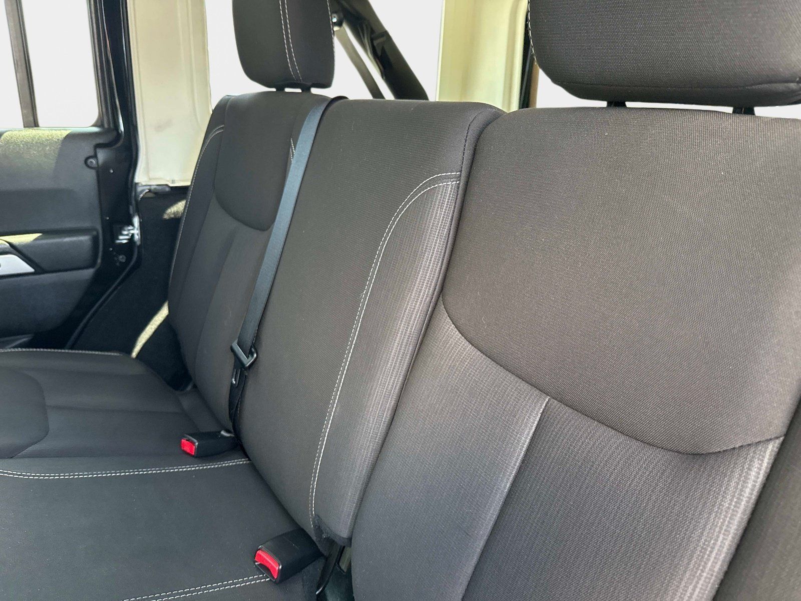Used 2017 Jeep Wrangler Unlimited Sahara AWD/4WD image 12