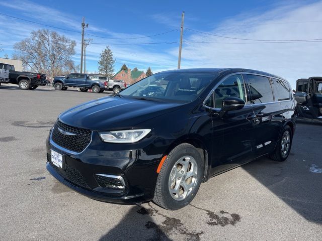 Used 2024 Chrysler Pacifica Limited FWD image 3