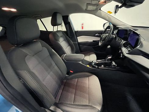 Used 2025 Chevrolet Trax LT w/ LT Convenience Package FWD image 25