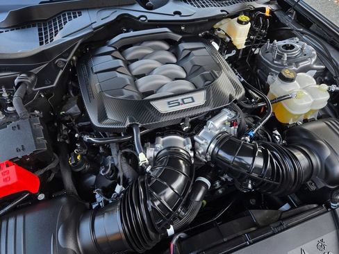 Used 2025 Ford Mustang GT Premium RWD image 33