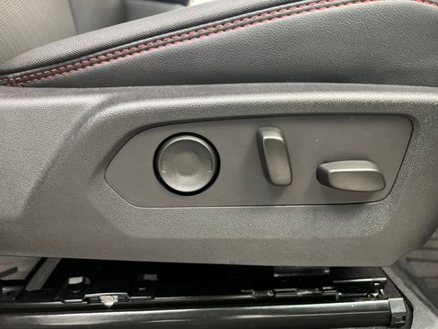 Used 2024 GMC Canyon AT4X image 22