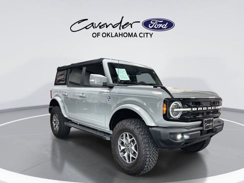 Used 2022 Ford Bronco Outer Banks image 2