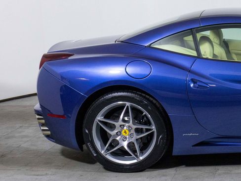 Used 2010 Ferrari California image 19