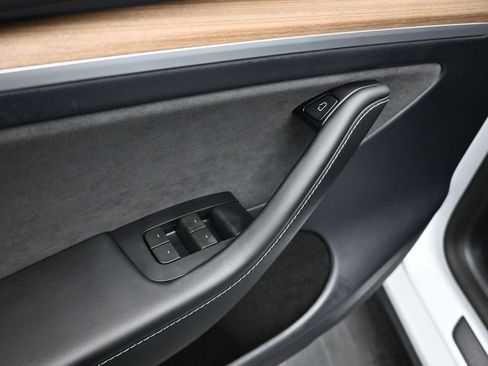 Used 2024 Tesla Model Y Long Range image 9