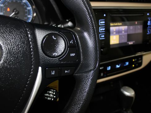 Used 2018 Toyota Corolla LE FWD image 19