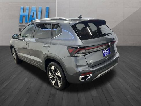 New 2025 Volkswagen Taos SE image 3