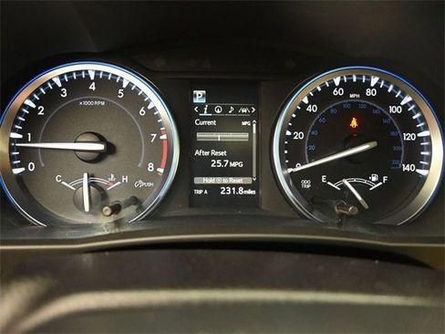 Used 2017 Toyota Highlander XLE image 11