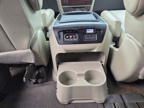 Used 2011 Toyota Sienna XLE image 25