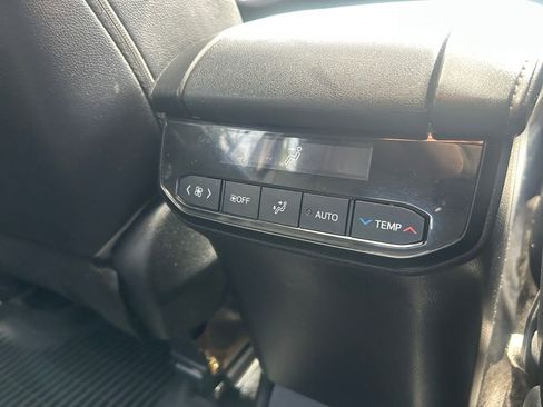 Used 2023 Toyota Highlander Limited AWD/4WD image 37