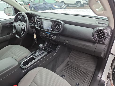 Certified 2022 Toyota Tacoma SR image 17