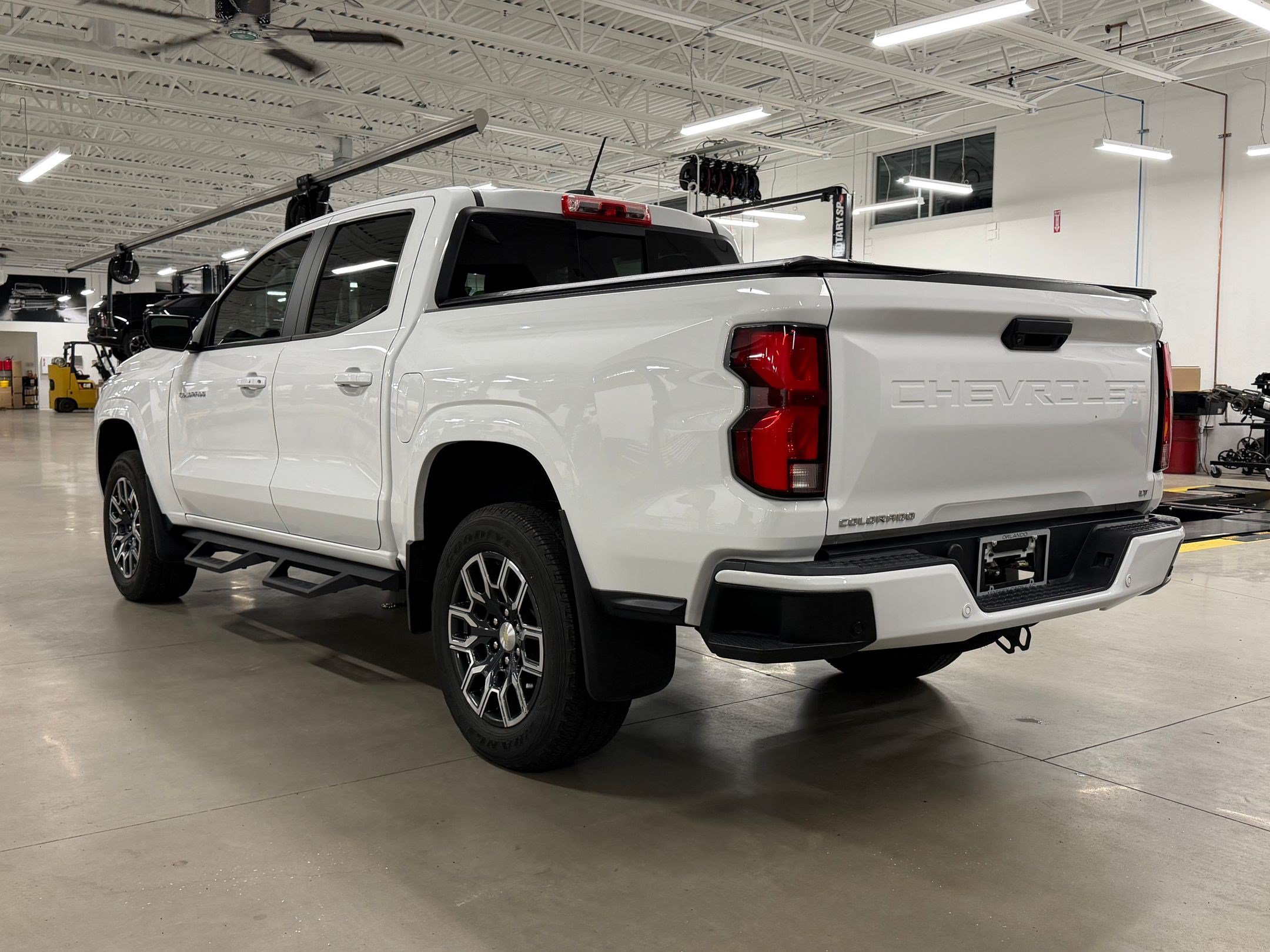 Used 2024 Chevrolet Colorado LT w/ LT Convenience Package III RWD image 3