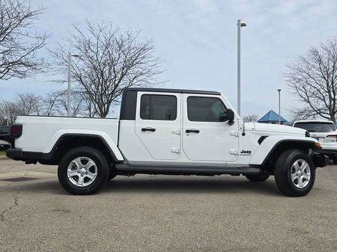 Used 2021 Jeep Gladiator Sport image 29