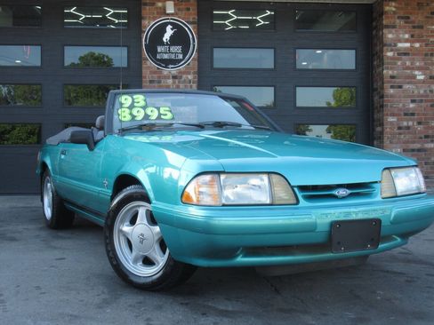 Used 1993 Ford Mustang LX RWD image 2