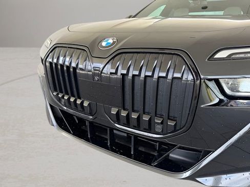 Certified 2023 BMW 740i image 2