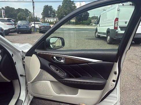 Used 2015 INFINITI Q50 Premium w/ Deluxe Touring Package image 13