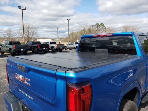 Used 2022 GMC Sierra 1500 AT4 w/ AT4 Premium Package image 11