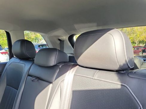 Used 2022 Volkswagen Tiguan SE image 16