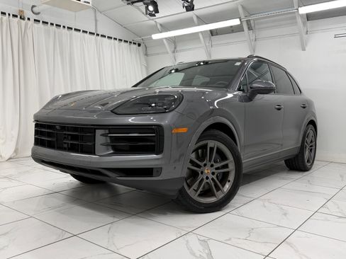 Certified 2025 Porsche Cayenne image 7