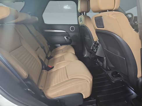 Certified 2025 Land Rover Discovery Dynamic SE image 27