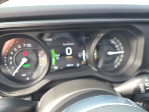 Used 2025 Jeep Wrangler Unlimited Sahara w/ Safety Group image 27