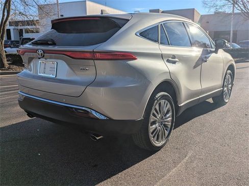 Used 2024 Toyota Venza XLE image 6