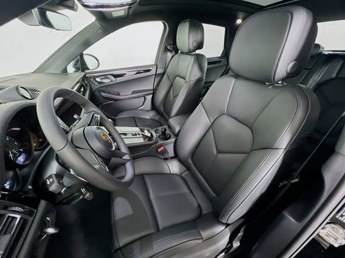 New 2026 Porsche Macan image 5