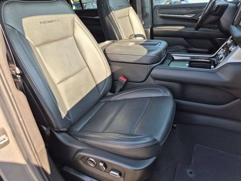 Used 2022 GMC Yukon XL Denali w/ Denali Ultimate Package AWD/4WD image 31