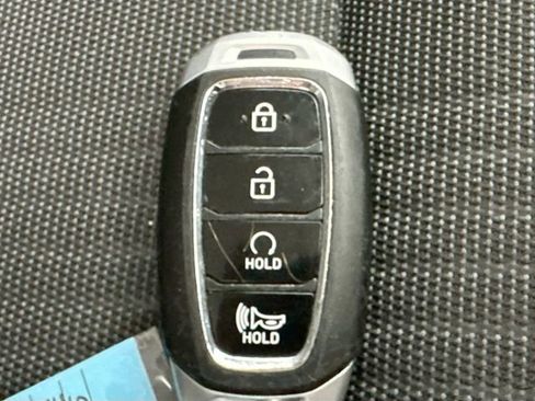 Used 2023 Hyundai Venue Limited image 17