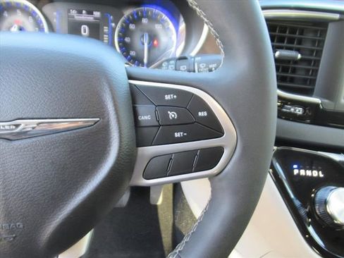 Certified 2024 Chrysler Voyager LX image 19