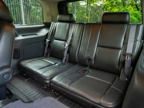 Used 2011 Cadillac Escalade Luxury AWD/4WD image 15