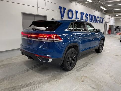 Used 2025 Volkswagen Atlas Cross Sport SE w/ Panoramic Sunroof Package AWD/4WD image 4