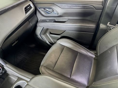Used 2023 GMC Yukon XL SLT AWD/4WD image 23