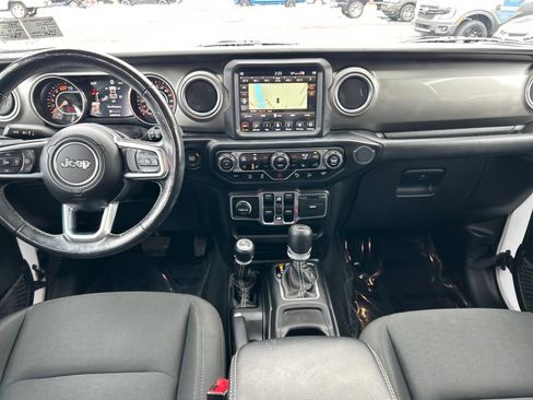 Used 2020 Jeep Wrangler Unlimited Sahara image 3