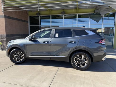 Used 2024 Kia Sportage LX image 5