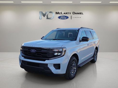 New 2026 Ford Expedition Active image 2