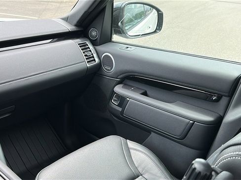 New 2025 Land Rover Discovery S image 27