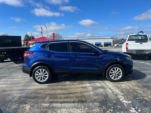 Used 2021 Nissan Rogue Sport S image 2