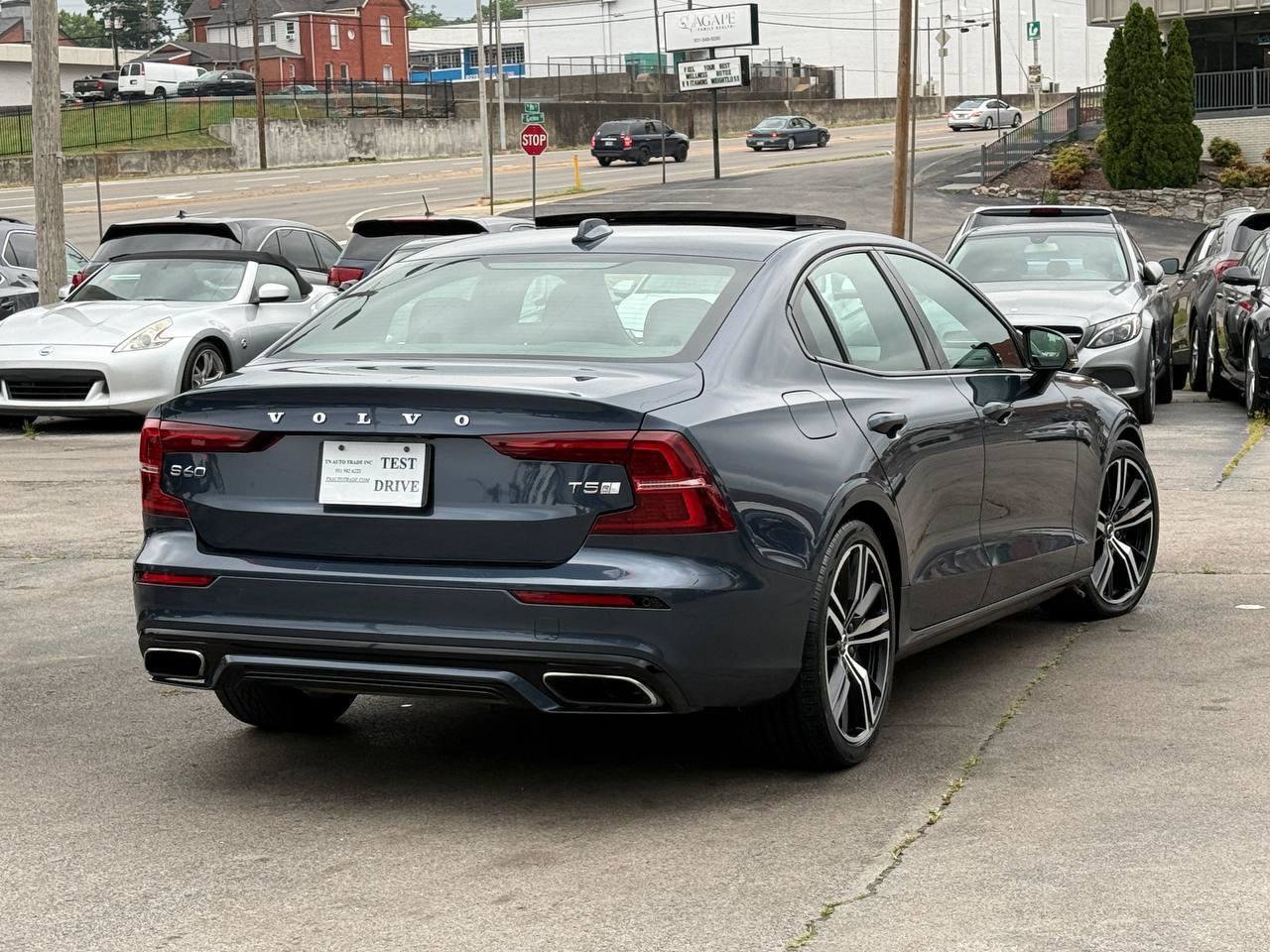 Used 2019 Volvo S60 T5 R-Design FWD image 2