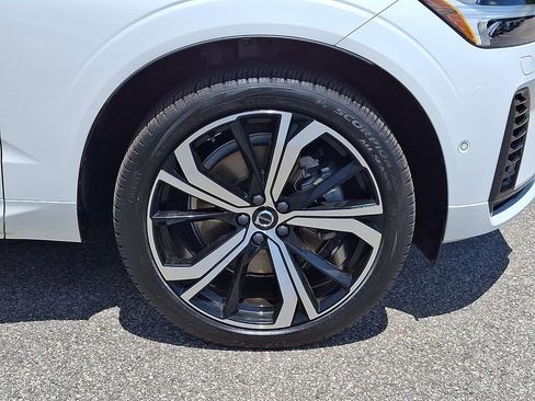 Used 2022 Volvo XC60 T8 R-Design w/ Advanced Package AWD/4WD image 8