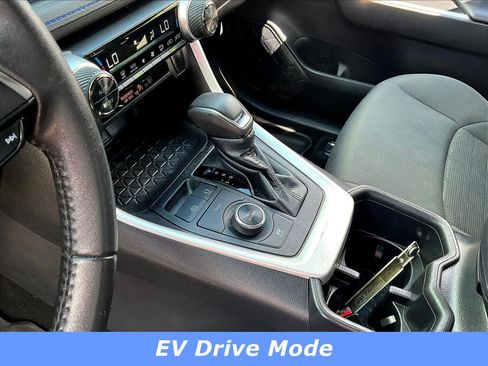 Used 2022 Toyota RAV4 SE AWD/4WD image 18