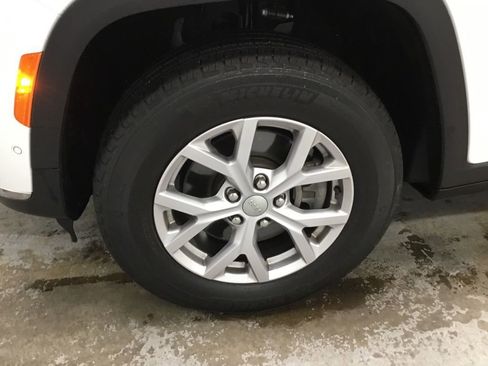 Used 2022 Jeep Grand Cherokee L Limited w/ Luxury Tech Group II image 4