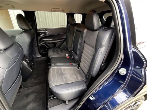 Used 2024 Mitsubishi Outlander SE Black Edition image 25