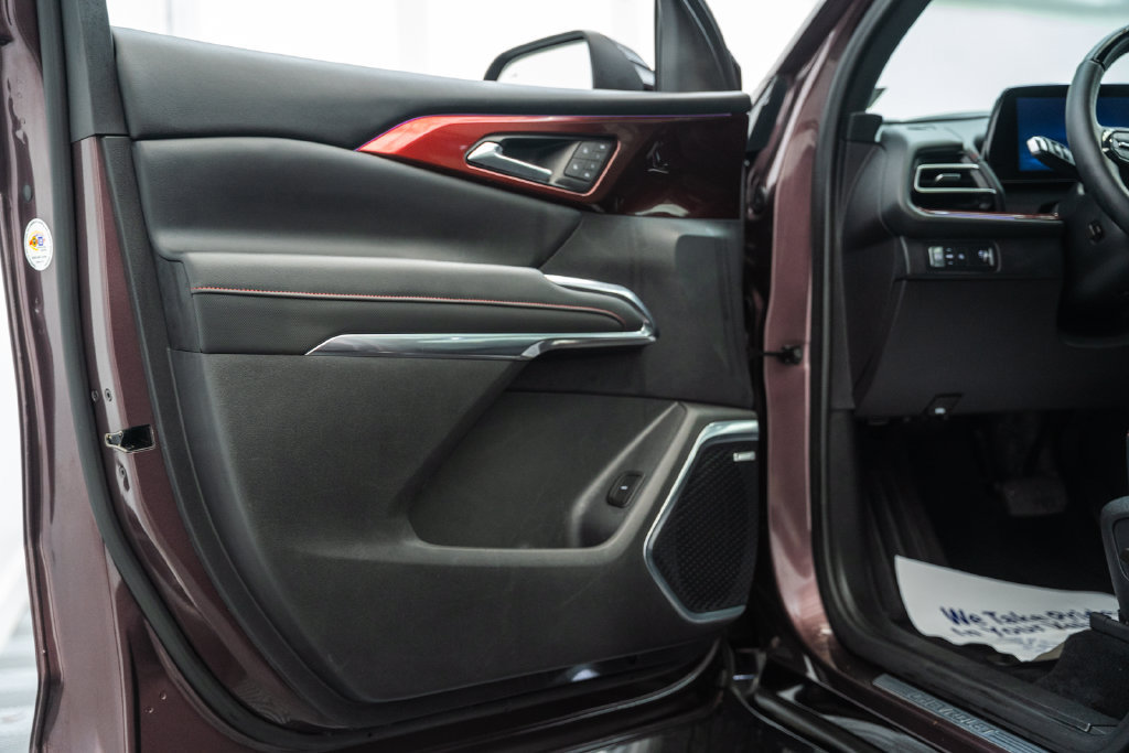 Used 2024 Chevrolet Traverse RS FWD image 49