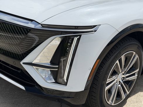 New 2026 Cadillac Lyriq Premium Luxury RWD image 8