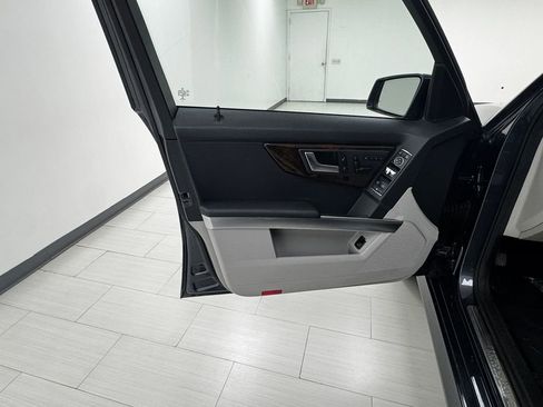 Used 2015 Mercedes-Benz GLK 350 4MATIC image 9