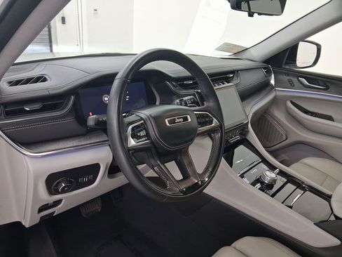 Used 2023 Jeep Grand Cherokee Overland w/ Adv Protech Group III image 23