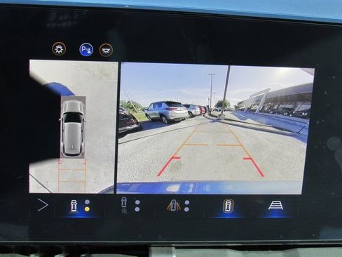 Used 2025 Chevrolet Equinox LT w/ Safety and Technology Package image 14