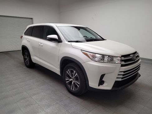 Used 2018 Toyota Highlander LE image 13